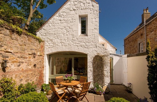 Aberlady Cottage | A picture-perfect 2 bedroom cottage boasting stunning waterfront views. Sleeps 4.