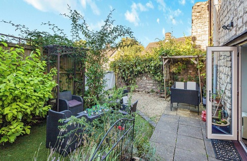 North Nibley Cottage | A picture perfect cottage for eight guests.