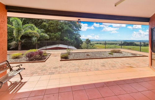 Atherton House | A picturesque 3 bedroom house with splendid views