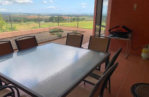 Atherton House | A picturesque 3 bedroom house with splendid views