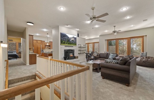 Twain Harte Cabin | A Piece of Our Harte Retreat/Modern Multi-Family Getaway