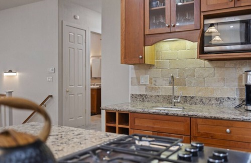 Twain Harte Cabin | A Piece of Our Harte Retreat/Modern Multi-Family Getaway