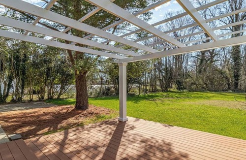 Urbanna House | A piece of Urbanna paradise Right in the heart of the town.