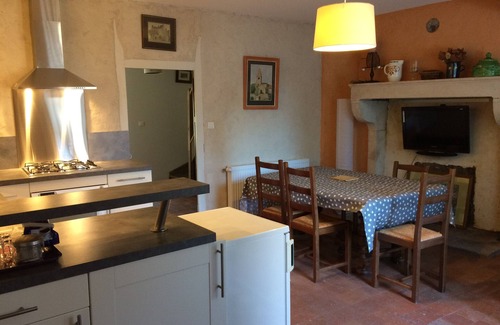 Saint-Maurice-les-Couches Apartment | A place to stay in Burgundy Vineyard - Sleeps 7/9 in a former winery