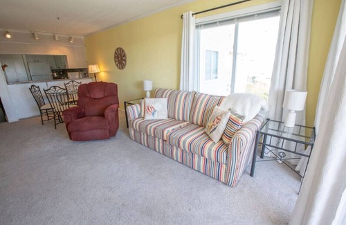 Morehead City Apartment | A Place At The Beach Unit 168