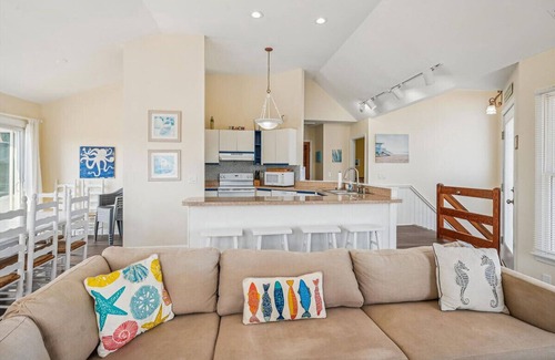 Ocean Sands House | A Place In The Sun - 🏖️Oceanside 5 BR Home w/Pool & Hot Tub - Dogs Allowed-🏖️