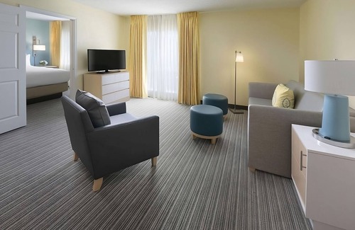 Newark Hotel | A Place You'll Surely Enjoy! Full Kitchen, Free Breakfast, Pets Allowed