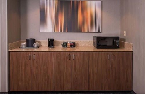Columbia Hotel | A Place You'll Surely Enjoy! 3 Posh Units, w/Pool, Near Hyper Kidz!