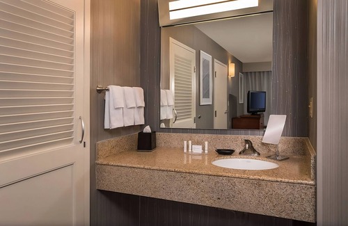 Columbia Hotel | A Place You'll Surely Enjoy! 3 Posh Units, w/Pool, Near Hyper Kidz!