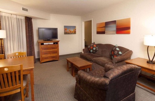 Acres Green House | A Place You'll Surely Enjoy! 2 Relaxing Units, w/ Swimming Pool, Pet-Friendly!