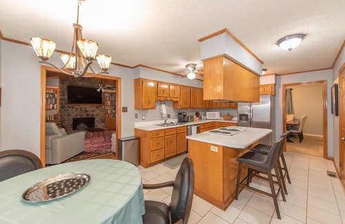 River Mountain House | A Pleasant Home For Your Living Pleasure