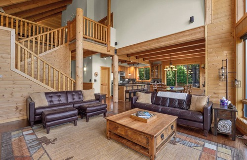 Cle Elum Cabin | A PNW dream! Hot Tub, Views, Firepits, Games, Hiking and Epic Location!