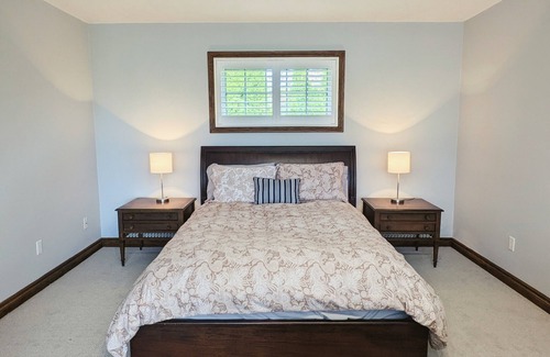 Niagara-on-the-Lake Bed & Breakfast | A poolside guest suite nested in a beautiful orchard along winery route