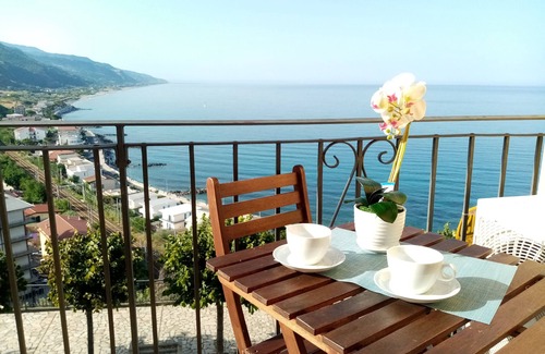 Arcavacata Apartment | A Porthole on the Sea With PANORAMIC OVERVIEW of the SEA