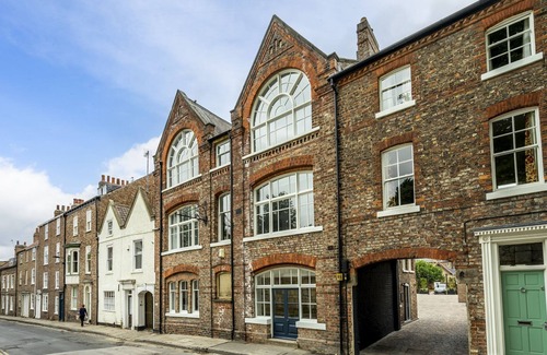 Malton Apartment | A premium stay that sleeps 4 guests in 2 bedrooms