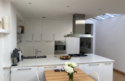 Ravenscourt Park Cottage | A pretty cottage in West London