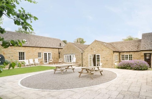 Greta Bridge Cottage | A pretty stone built cottage offering luxury accommodation with sauna & hot tube
