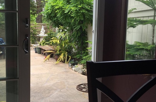 Aliso Viejo House | A private bedroom and bath in a 3 bedroom house