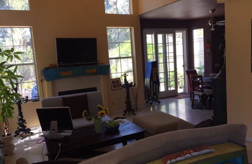 Aliso Viejo House | A private bedroom and bath in a 3 bedroom house