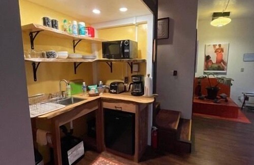 Volcano Apartment | A Private Getaway in the Rainforest. One mile from Volcano National Park.