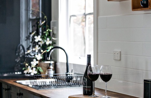 Woodend Apartment | A private, new, luxurious ground floor apartment