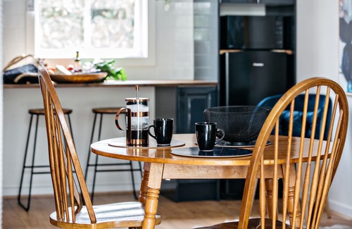Woodend Apartment | A private, new, luxurious ground floor apartment