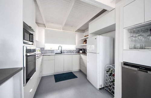 Allestree House | A private paradise by the sea