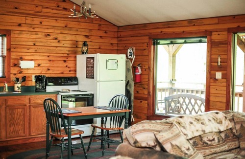 Davisville Cabin | A Private Retreat to Escape the Busyness of Life