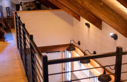 Sheridan Cabin | A private wooded retreat with modern amenities, close to town and pet friendly!