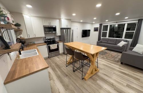 La Crete House | A professional come and go, centrally located, rental for workers or visitors.