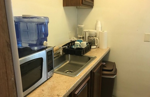 South Bend Apartment | A Quaint, Private 1 Bdrm Apt, 10 mins from ND