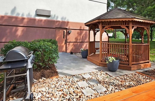 Ashley Oaks Hotel | A quick drive from McGhee Tyson Airport! Private Full Kitchen! Pets Allowed!