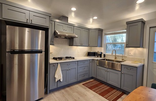 Rosemead House | A quiet 2-bedroom house nestled in a Rosemead courtyard.
