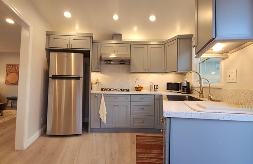 Rosemead House | A quiet 2-bedroom house nestled in a Rosemead courtyard.