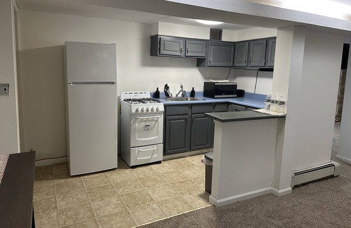 North Side Apartment | A quiet apartment near to everything with free parking