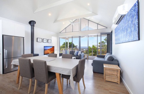 Island Beach House | A quiet beach retreat with abundant flora and fauna