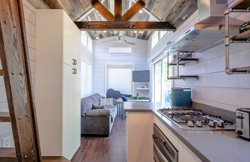 Malibu Apartment | A quiet mountain retreat with a magnificent ocean view