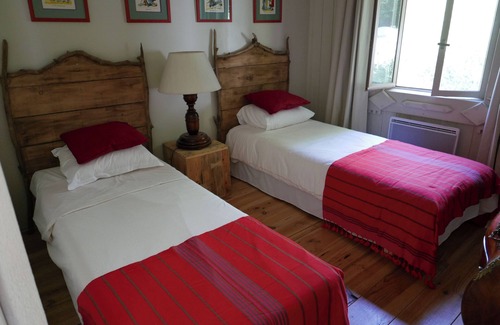 Saint-Etienne-du-Gres Cabin | A quiet natural setting, a comfortable 60M2 apartment with swimming pool & bbq.