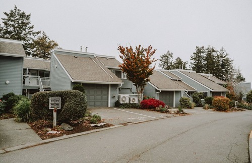 Regional District of Nanaimo Condo | A quiet oceanfront hideaway on the shoreline of Nanoose Bay. n