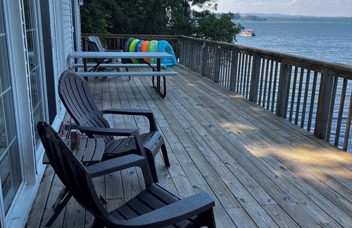 Saratoga Springs House | A Quiet Place on Saratoga Lake