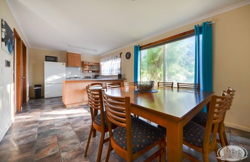 Allestree House | A quiet retreat just a stroll from the ocean