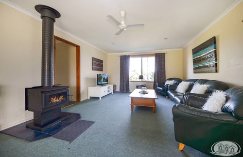 Allestree House | A quiet retreat just a stroll from the ocean