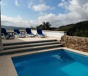 Castanheira de Pera House | A Quinta da Colina Adega