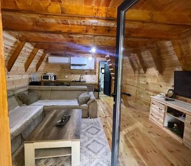 Vusanje House | A&R cottage