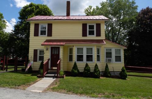 Callicoon House | A&R Hacienda a Callicoon Vintage Farmhouse
