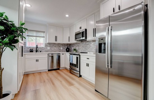 Castro Valley House | A rare minimalist concept in a quiet location with modern amenities.