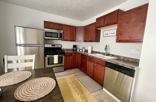 Sioux Falls House | A Ray of Sunshine- A 2 Bedroom Home near The Denny, Downtown, and I-29