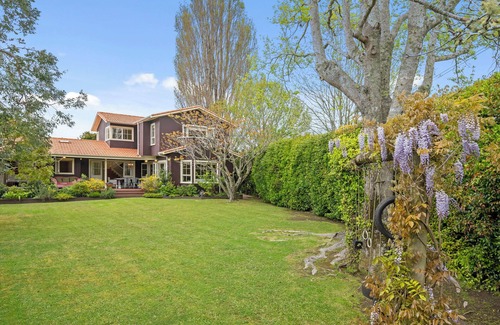 Manly House | A Ray of Sunshine - Manly Holiday Home