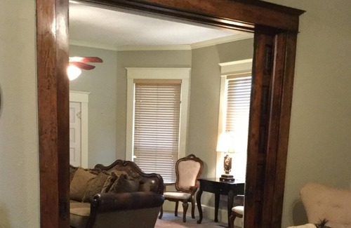 Sulphur House | A Real Charmer 3 bed 2 bath close to the Chickasaw National Recreation Area