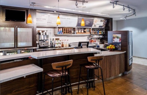 Lakewood House | A recently renovated, inviting hotel near Lakewood, Colorado